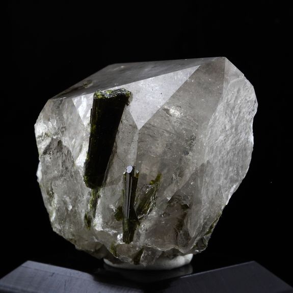 Quartz fumé + Epidote. 140.0 ct.