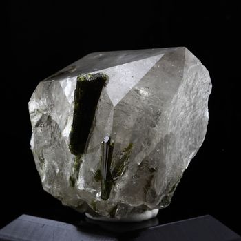 Quartz fumé + Epidote. 140.0 ct.