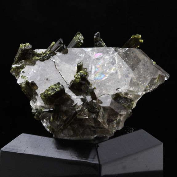 Quartz fumé + Epidote. 133.0 ct.