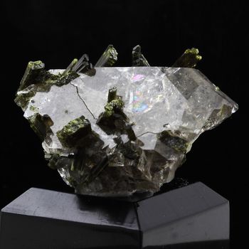 Quartz fumé + Epidote. 133.0 ct.