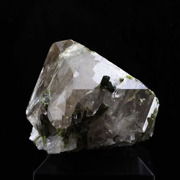 Quartz fumé + Epidote. 215.0 ct.