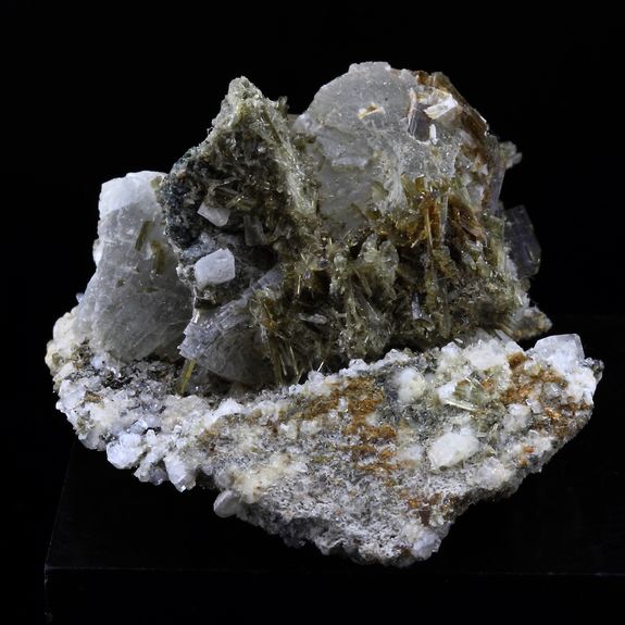 Prehnite + Epidote. 75.0 ct.