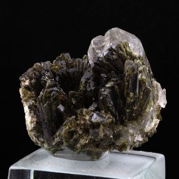 Epidote + Quartz. 148.0 ct.