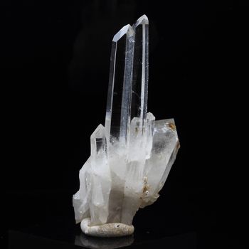 Quartz. 135.0 ct.