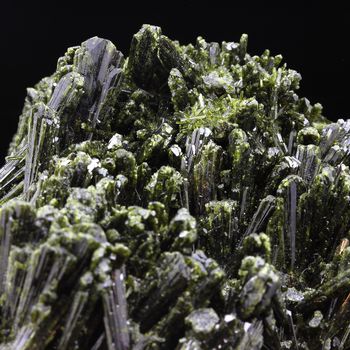 Epidote. 2440.0 ct.