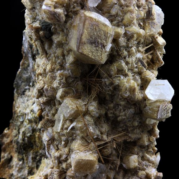 Rutile, Calcite. 682.0 ct.