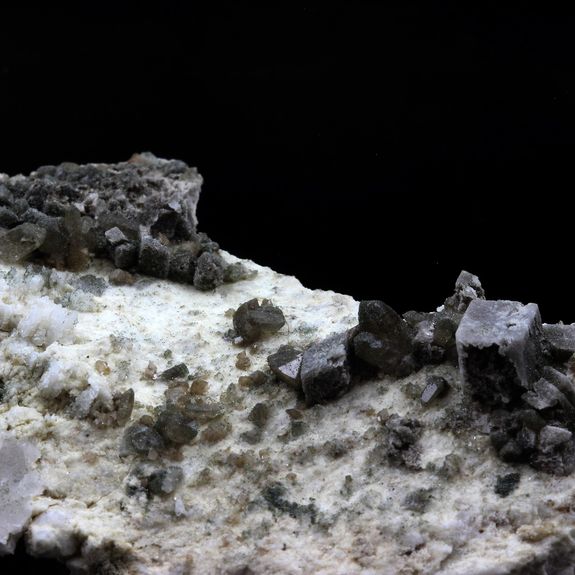 Titanite (Sphene) + Calcite. 236.0 ct.