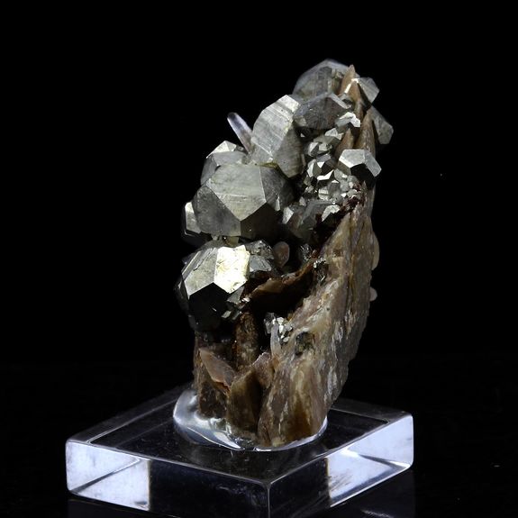 Siderite, Quartz, Pyrite. 112.0 ct.