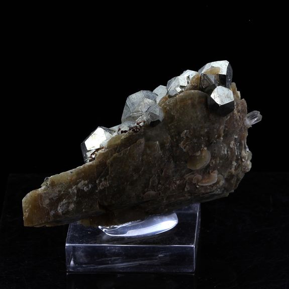 Siderite, Quartz, Pyrite. 112.0 ct.