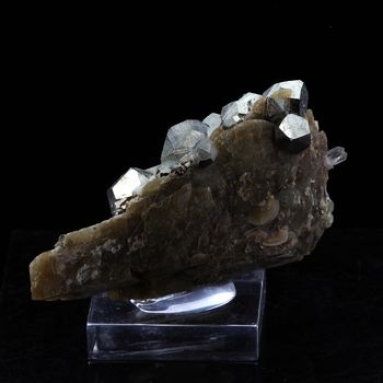 Siderite, Quartz, Pyrite. 112.0 ct.