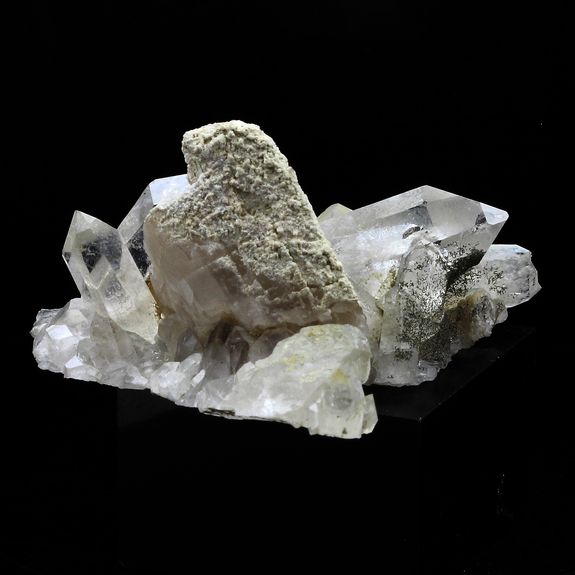 Quartz + Calcite. 148.0 ct.