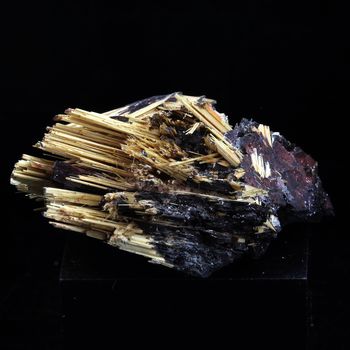 Rutile + Hematite. 121.0 ct.