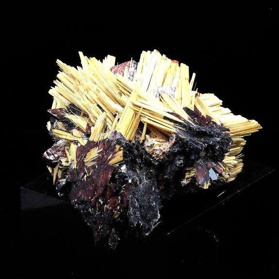 Rutile + Hematite. 121.0 ct.