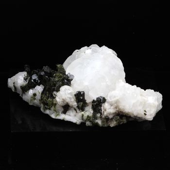 Albite + Calcite + Epidote. 115.0 ct.