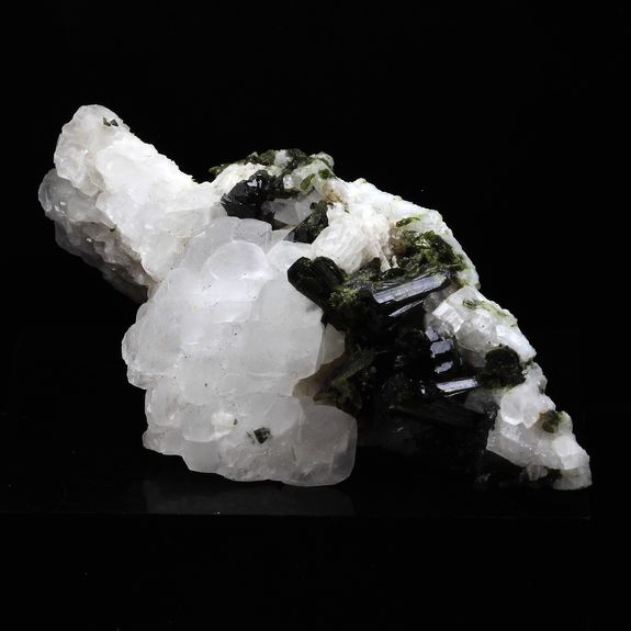 Albite + Calcite + Epidote. 115.0 ct.