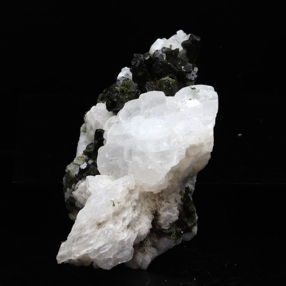 Albite + Calcite + Epidote. 115.0 ct.