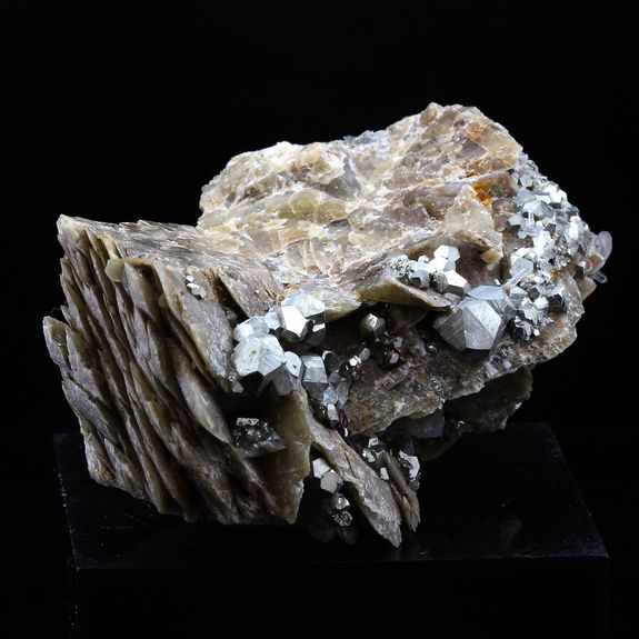 Siderite, Quartz, Pyrite. 537.0 ct.