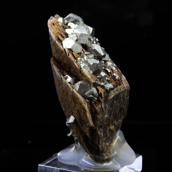 Siderite, Pyrite. 191.0 ct.