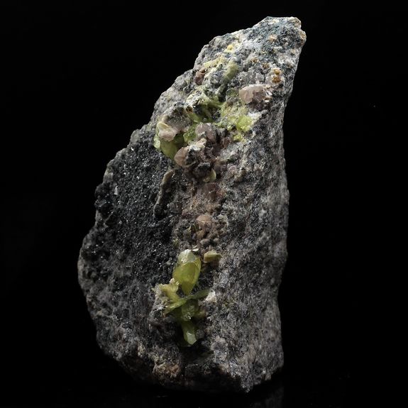 Titanite (Sphene). 733.0 ct.