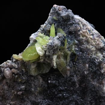 Titanite (Sphene). 733.0 ct.