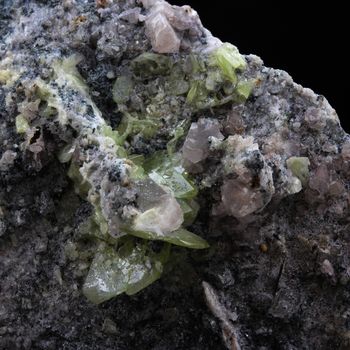 Titanite (Sphene). 733.0 ct.