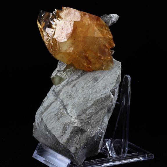 Calcite. 4165.0 ct.