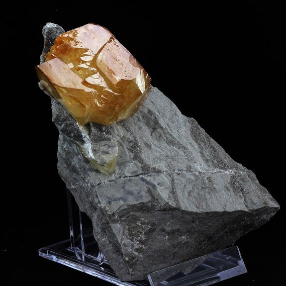 Calcite. 4165.0 ct.