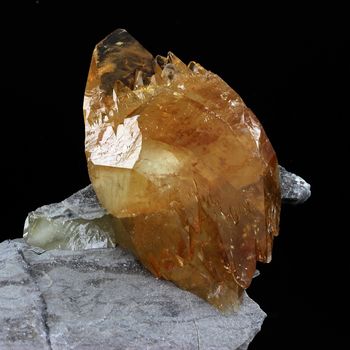 Calcite. 4165.0 ct.