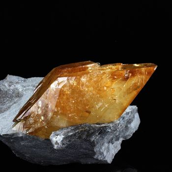 Calcite. 4165.0 ct.