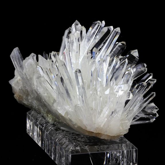 Quartz. 3526.0 ct.