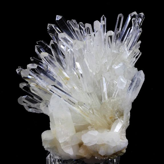 Quartz. 3526.0 ct.