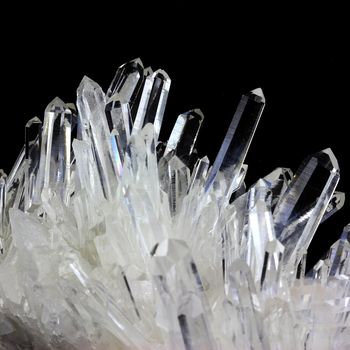 Quartz. 3526.0 ct.
