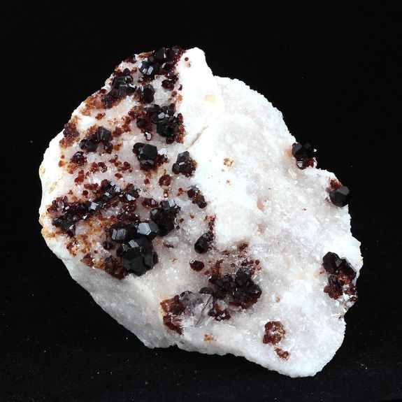 Uvite, Magnesite. 2263.0 ct.