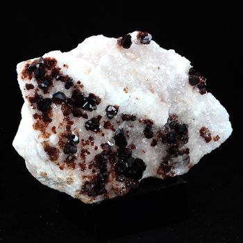 Uvite, Magnesite. 2263.0 ct.