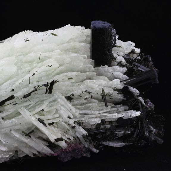 Cleavelandite + Tourmaline + Lepidolite. 5692.0 ct.