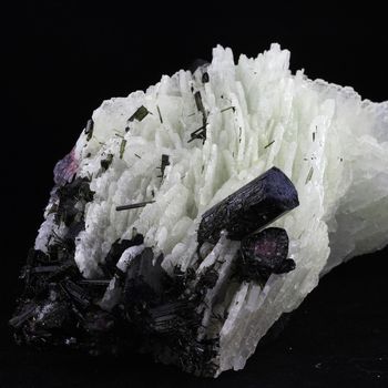 Cleavelandite + Tourmaline + Lepidolite. 5692.0 ct.