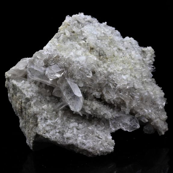 Quartz. 684.0 ct.