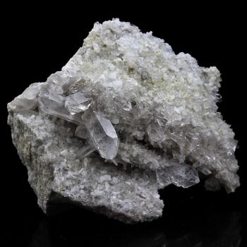 Quartz. 684.0 ct.