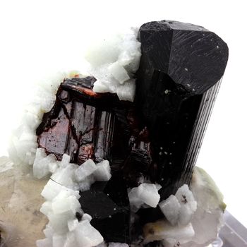 Garnet, Tourmaline, Albite, Quartz.