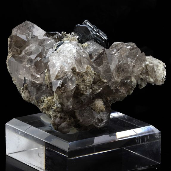 Hematite, Quartz. 2660.0 ct.