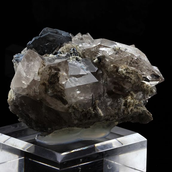 Hematite, Quartz. 2660.0 ct.