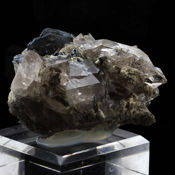 Hematite, Quartz. 2660.0 ct.