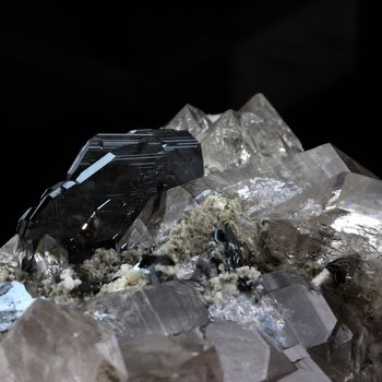 Hematite, Quartz. 2660.0 ct.