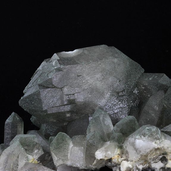 Quartz Gwindel fumé + Chlorite. 2780.0 ct.