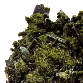 Epidote + Quartz. 2510.0 ct.