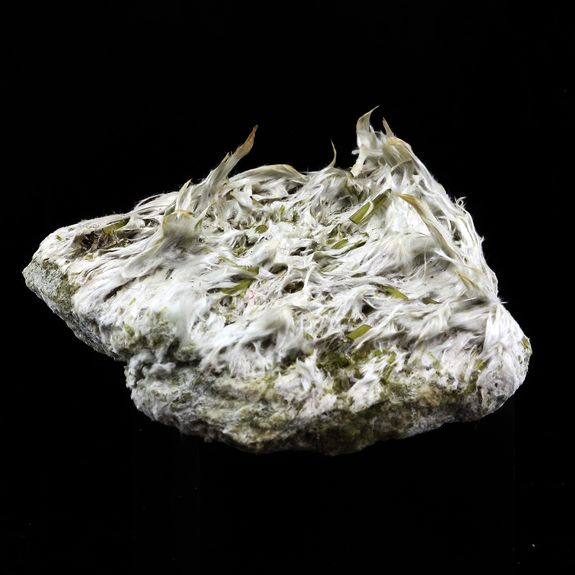 Epidote, Byssolite. 150.0 ct.
