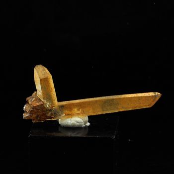 Quartz Macle. 3.0 ct.