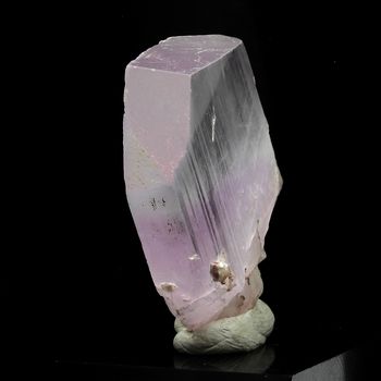 Kunzite. 101.0 ct.