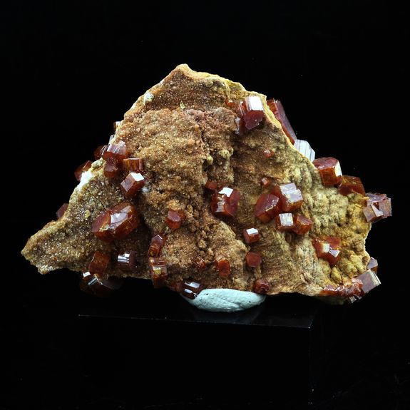 Vanadinite. 81.0 ct.