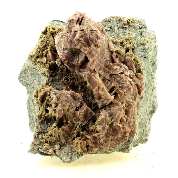 Axinite + Clinozoisite. 3500.0 ct.